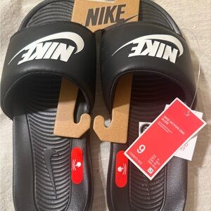 Nike Men’s Victori One Slides Black White New Size 9